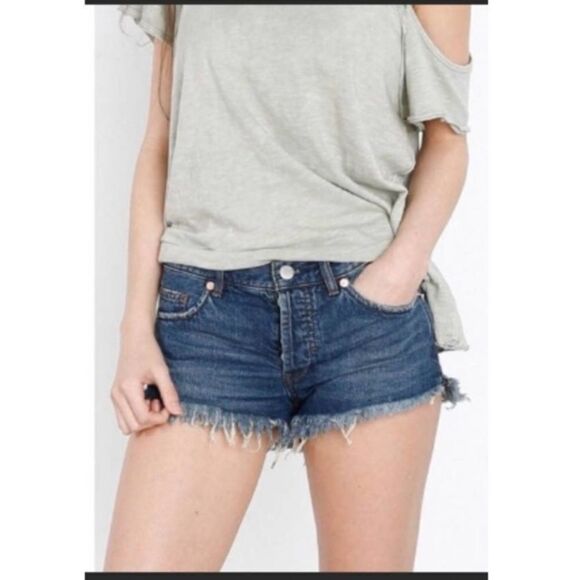 We The Free Button Fly Frayed Hem Denim Jean Shorts Size 27 - Picture 3 of 11